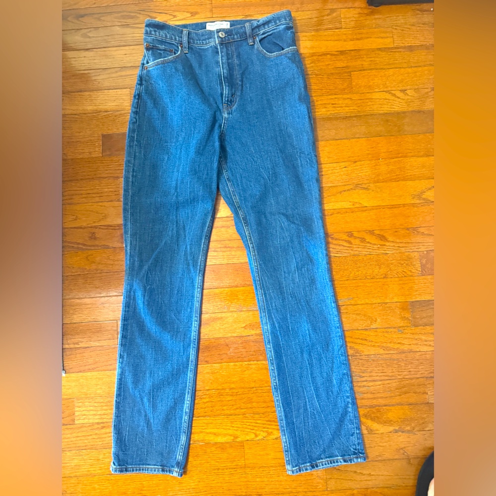 A&F SZ 29 Ultra High Rise 90s Straight Leg Jeans